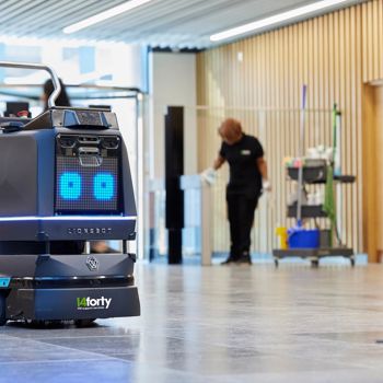 Eu14 Photoshoot Cleaning Cobot (1)